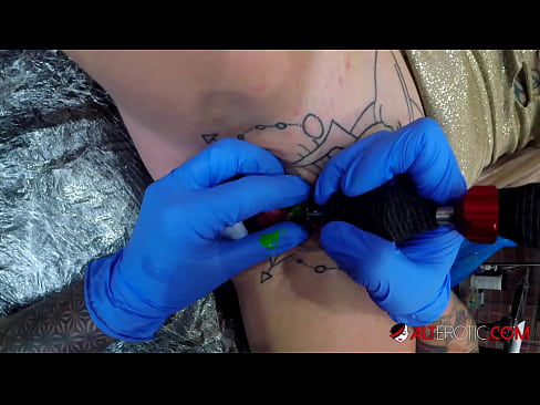 ❤️ Sully Savage mai tsananin jarfa ta yi tattoo a kan kwarin ta ❤❌ a mu ❌❤
